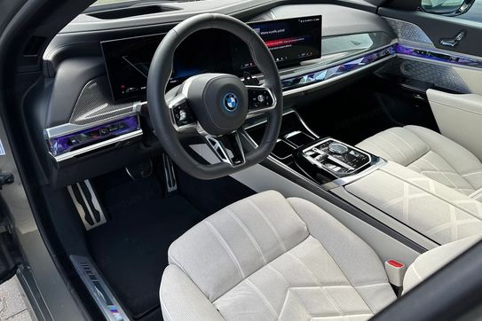 BMW Seria 7 M760e PHEV xDrive Individual Edition sport-aut