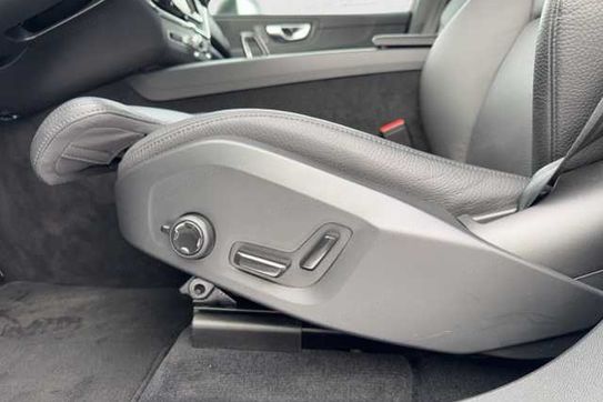 Volvo XC60 B5 B AWD Plus Dark aut