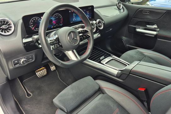 Mercedes B Klasa 200 mHEV AMG Line 7G-DCT