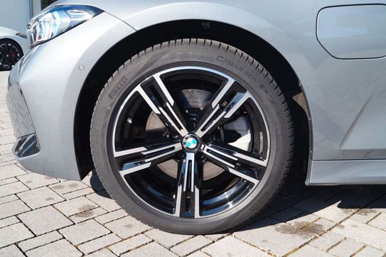 BMW Seria 3 330e M Sport