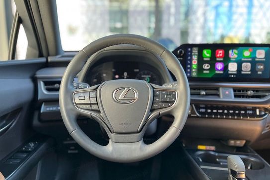 Lexus UX 300h F Sport Design
