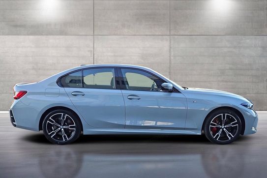 BMW Seria 3 330i xDrive M Sport aut