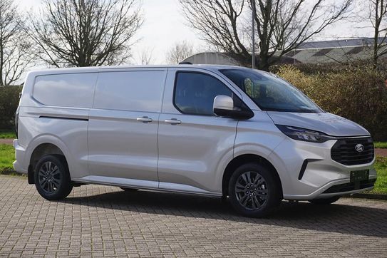 Ford Transit Custom 320 L2H1 Limited A8