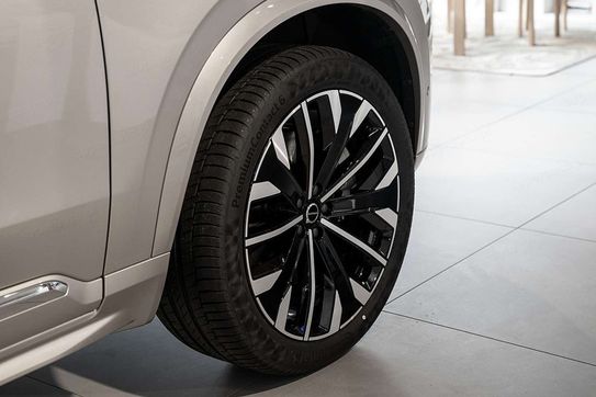 Volvo XC90 T8 AWD Plug-In Hybrid Ultra Bright