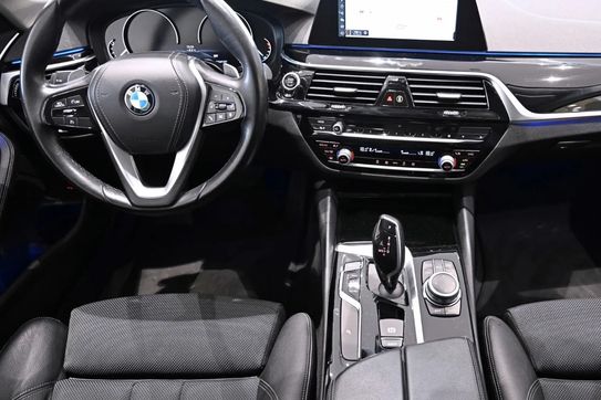 BMW Seria 5 520i Sport Line