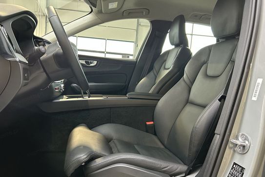 Volvo XC60 B5 B AWD Plus Bright