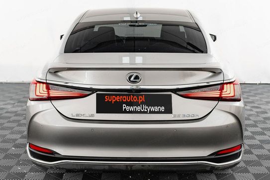 Lexus ES 300h Business Edition +