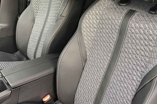 Peugeot 308 Allure S&S e-DCS6 1.2 mHEV