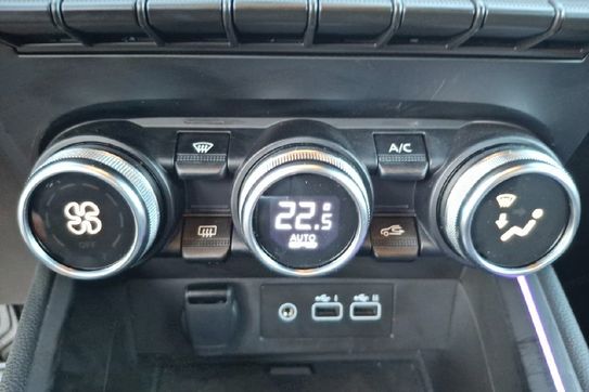 Renault Clio Techno 1.6 E-Tech Hybrid AT