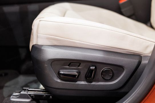 Lexus RX 450h+ Omotenashi