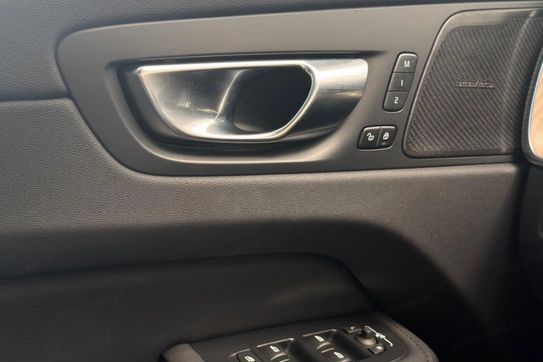 Volvo XC60 T6 Plug-In Hybrid AWD Ultra Dark