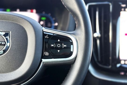 Volvo XC60 T8 Plug-In Hybrid AWD Ultra Dark