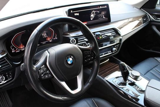 BMW Seria 5 520d xDrive Luxury Line Touring
