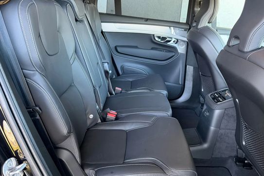 Volvo XC90 T8 AWD Plug-In Hybrid Ultra Black Edition 7os
