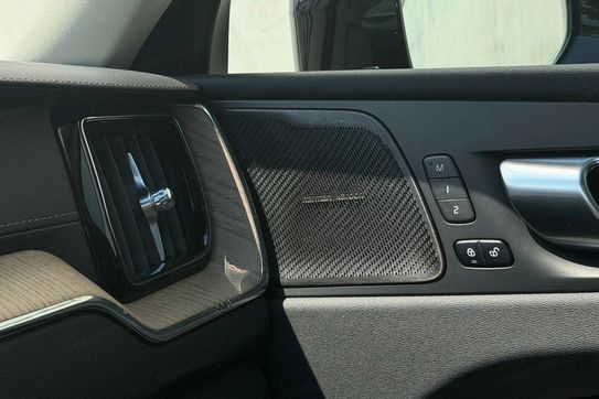 Volvo XC60 T6 Plug-In Hybrid AWD Ultra Dark