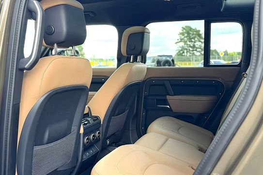 Land Rover Defender P425 x-Dynamic HSE