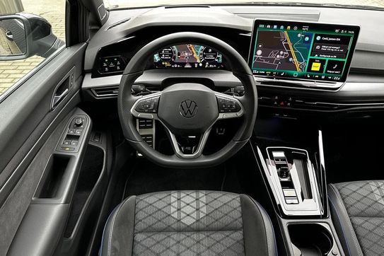 Volkswagen Golf 1.5 eTSI OPF R-Line DSG