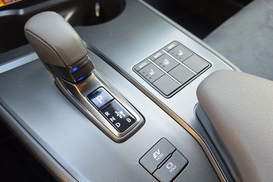 Lexus UX 300h Omotenashi 2.0 Hybrid