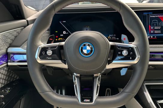 BMW Seria 7 M760e PHEV xDrive Individual Edition sport-aut