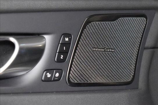 Volvo XC60 B5 AWD Ultra Dark