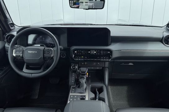 Toyota Land Cruiser Executive 2.8 MHEV