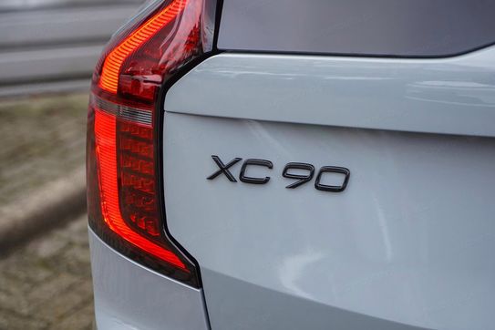 Volvo XC90 B5 B AWD Ultra Black Edition