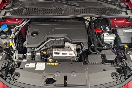 Peugeot 408 GT 1.2 mHEV e-DCS6