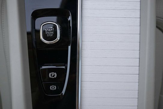 Volvo XC60 B5 B AWD Ultra Dark