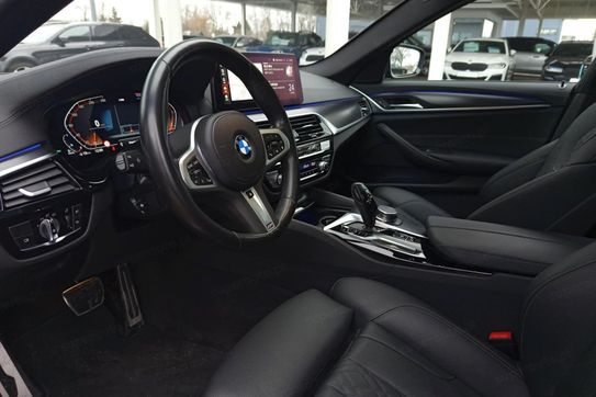 BMW Seria 5 Touring 520d xDrive M Sport