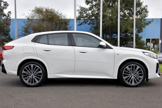 BMW iX2 eDrive20 M Sport
