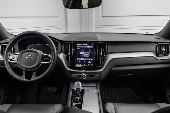Volvo XC60 B4 D AWD Plus Dark