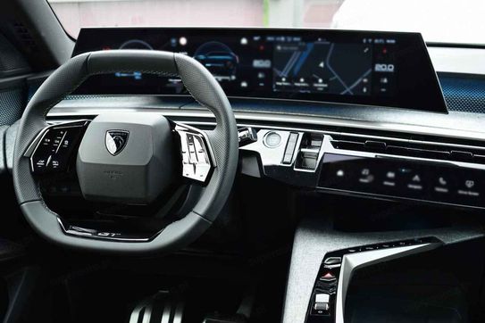 Peugeot 5008 GT e-DCS7 1.6 PHEV