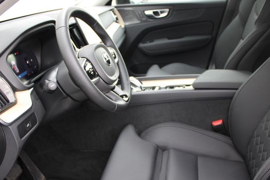 Volvo XC60 B5 B AWD Plus Dark aut
