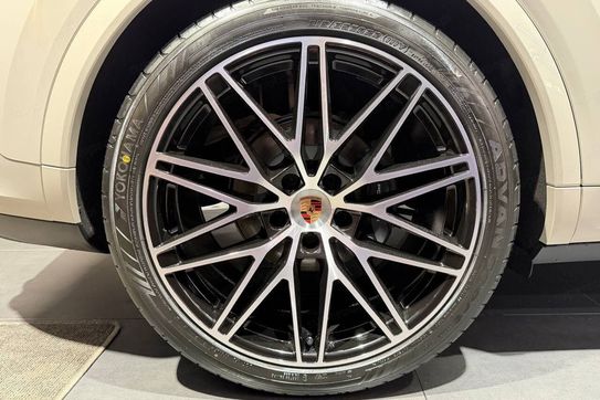 Porsche Cayenne Coupe E-Hybrid  Black Edition