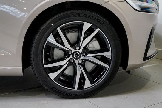 Volvo V60 Plus Dark