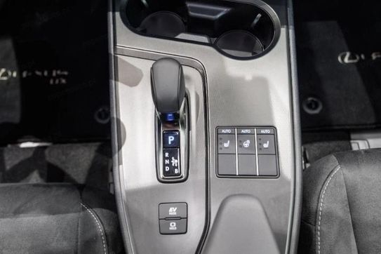 Lexus UX 300h Business