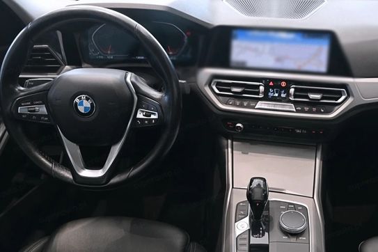 BMW Seria 3 318i Advantage aut