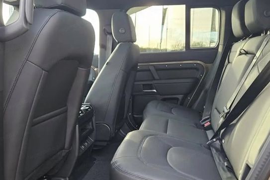 Land Rover Defender 110 3.0 D250 X-Dynamic SE