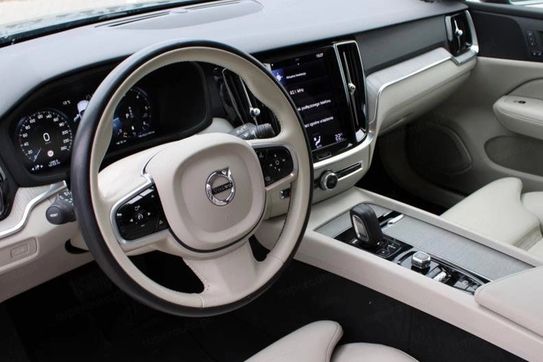 Volvo V60 Cross Country D4 Momentum Pro