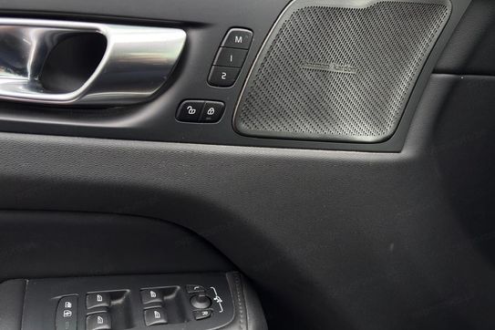 Volvo XC60 B4 D AWD Plus Bright