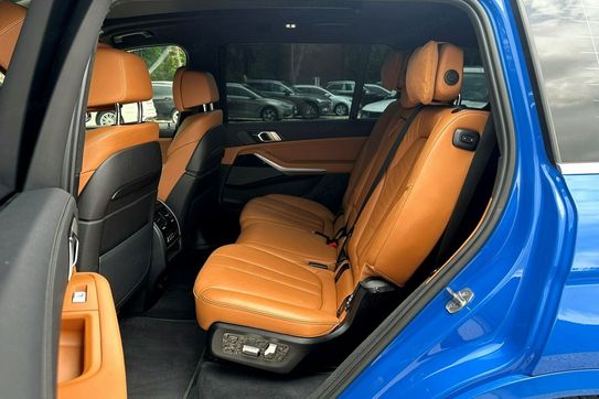 BMW X7 M50i