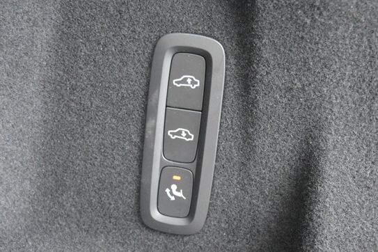 Volvo XC60 T6 Plug-In Hybrid AWD Ultra Dark aut