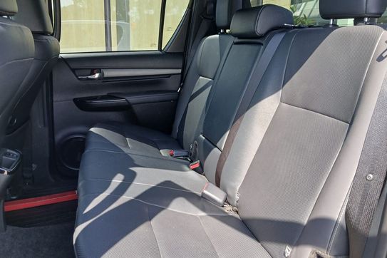 Toyota HiLux 2.8 d-4D Mhev Double Cab Invincible 4X4