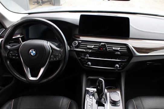 BMW Seria 5 520d xDrive Luxury Line