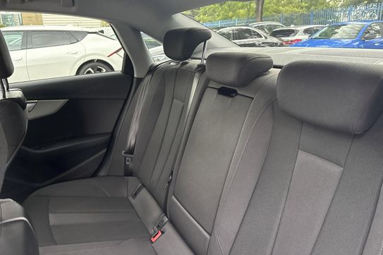 Audi A4 35 TFSI mHEV S tronic