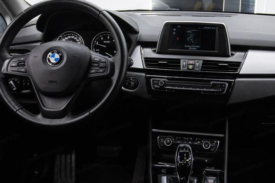 BMW Seria 2 218d Advantage aut