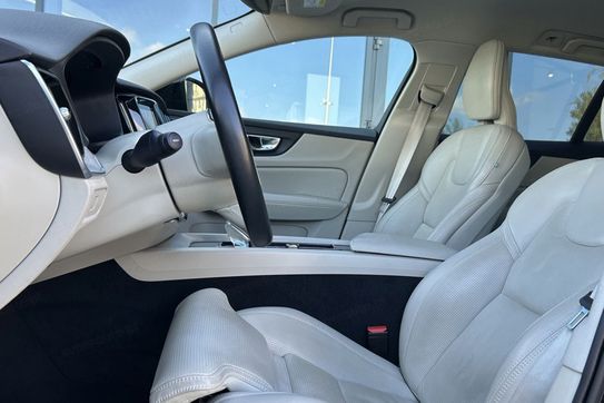 Volvo V60 B4 B Plus Dark aut