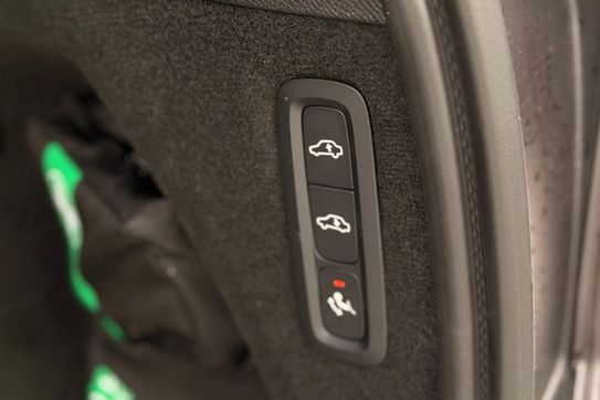 Volvo XC90 T8 AWD Plug-In Hybrid Ultra Dark 7os