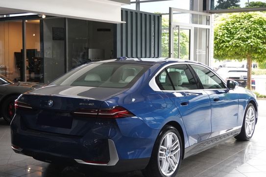 BMW i5 eDrive40