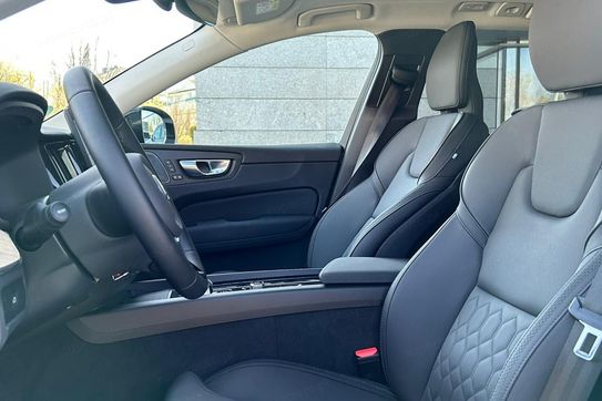 Volvo XC60 B5 B AWD Plus Dark aut